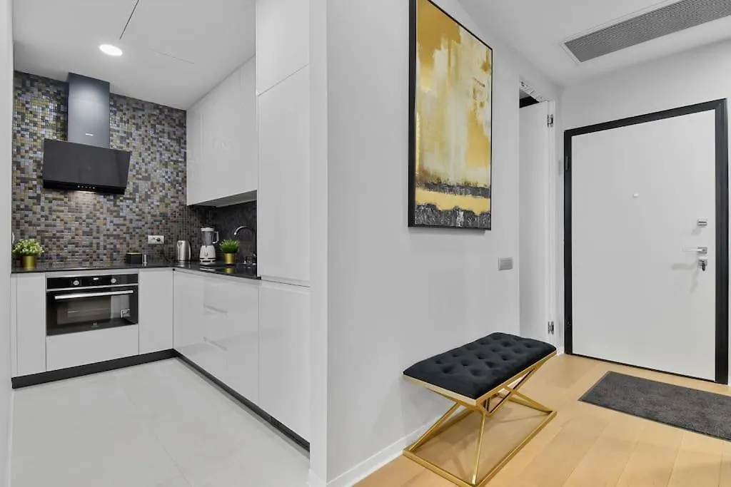 Lax Exquisite 1Br,1Bath -City Skyline Views بوخارست شقة