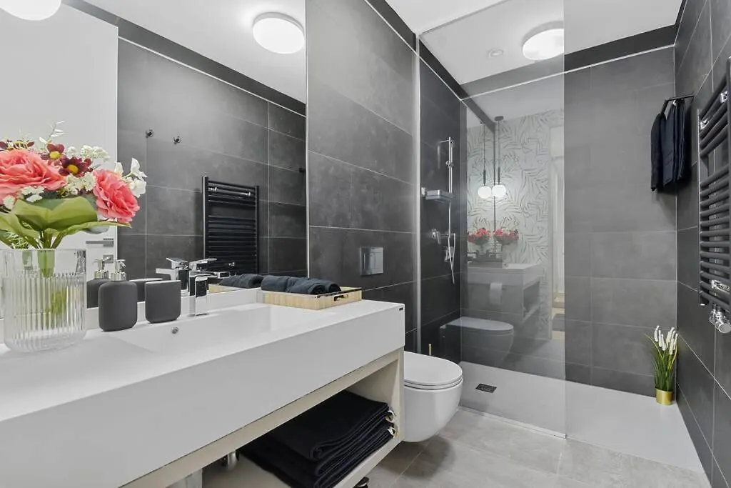 Lax Exquisite 1Br,1Bath -City Skyline Views بوخارست 0*,