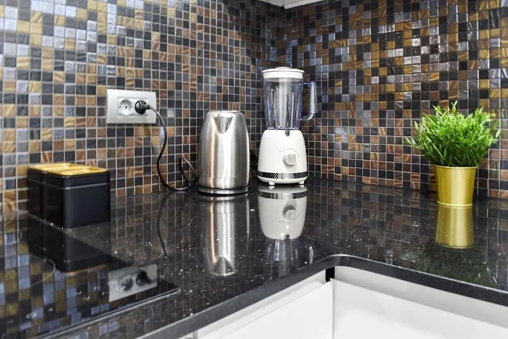 Lax Exquisite 1Br,1Bath -City Skyline Views بوخارست 0*,  رومانيا