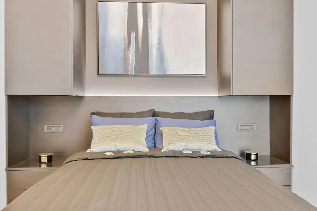 Apartment Lax Exquisite 1Br,1Bath -City Skyline Views Bucharest