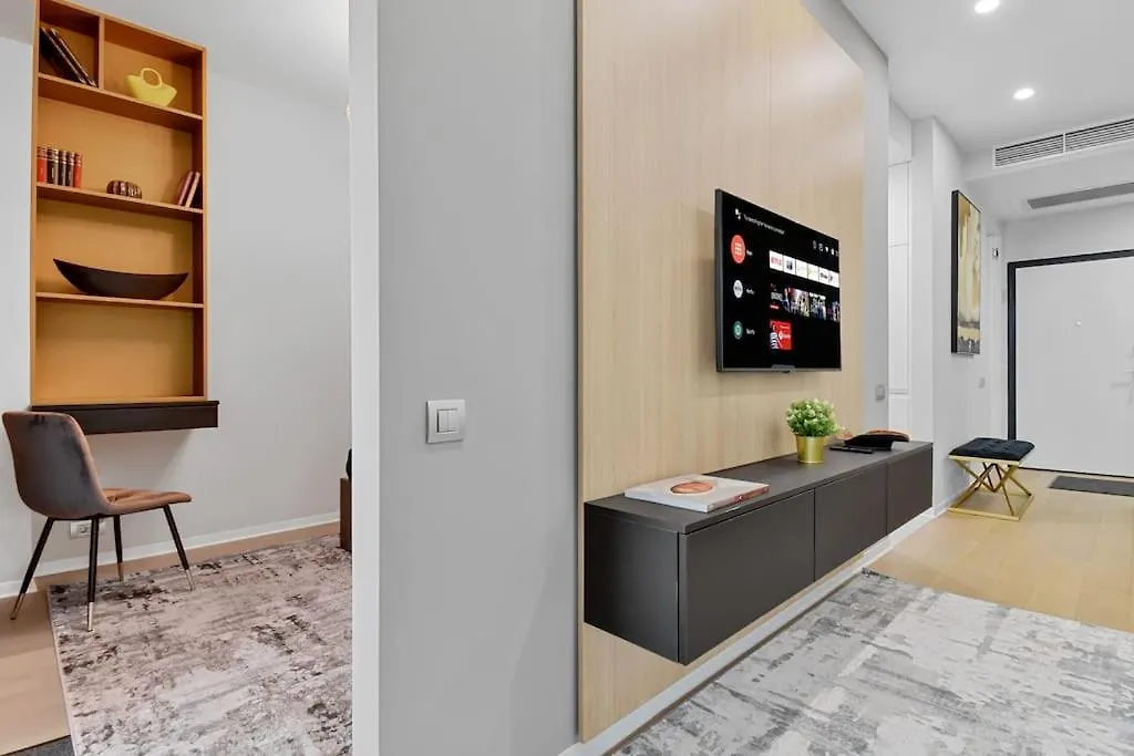 Lax Exquisite 1Br,1Bath -City Skyline Views Bucharest Apartment